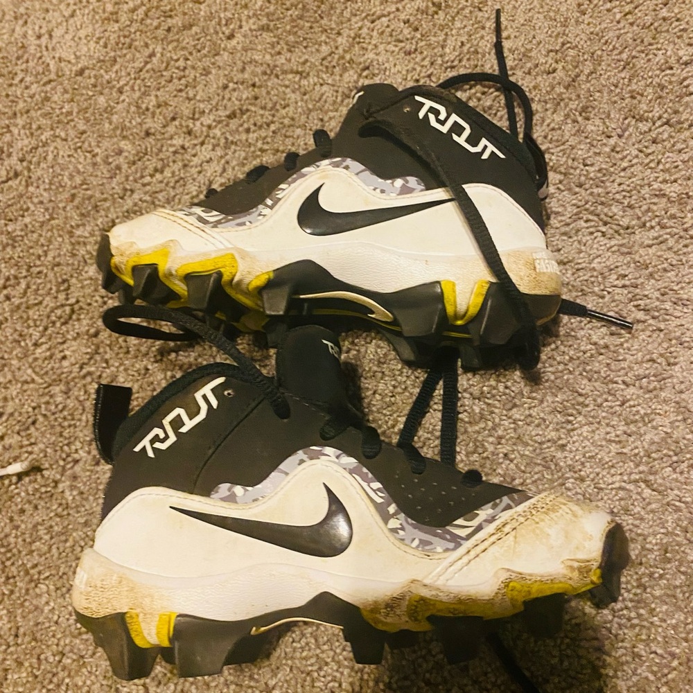 Nike Trout toddler/youth size 11 C cleats. Used
